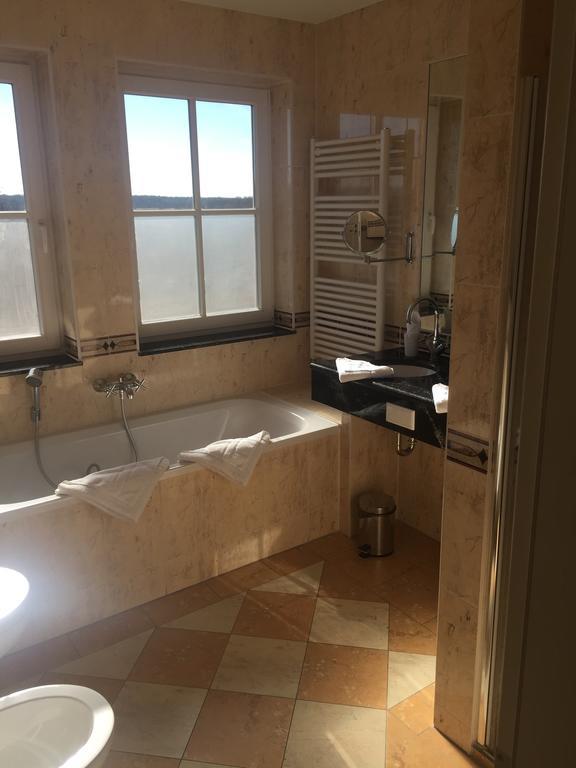 Strandhotel Deichgraf กราล-มือริทซ์ ภายนอก รูปภาพ