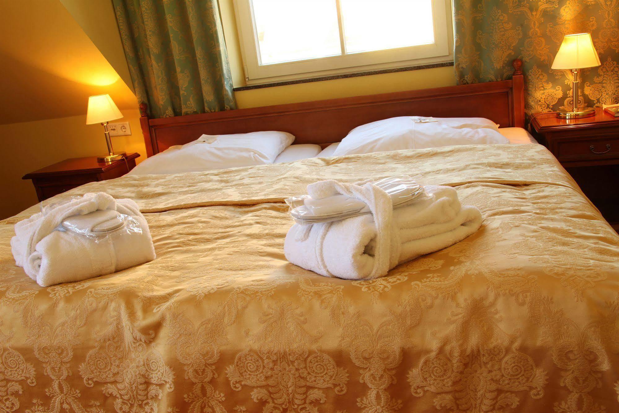Strandhotel Deichgraf กราล-มือริทซ์ ภายนอก รูปภาพ